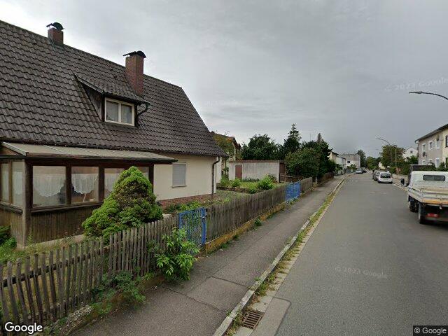 Zwangsversteigerung: Einfamilienhaus in Schwarzenfeld