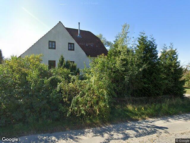 Zwangsversteigerung: Einfamilienhaus, mit Massivschuppen und Reihengarage, -Abbruchobjekt- in Augustdorf
