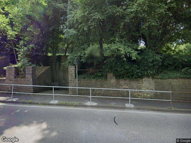 Zwangsversteigerung: Mehrfamilienhaus, bestehend aus 4 Wohnungen und 4 Stellplätzen in Koblenz, Arenberg