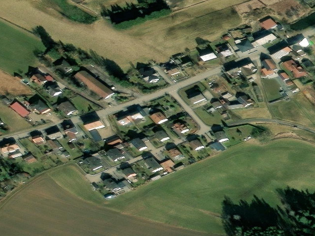 Zwangsversteigerung: Zweifamilienhaus in Schwarzhofen, Häuslern