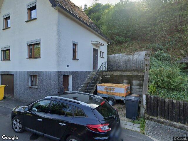 Zwangsversteigerung: Zweifamilienhaus, Garage, unbebautes Grundstück in Schleiden, Nierfeld