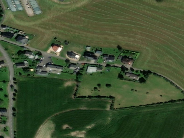 Zwangsversteigerung: Einfamilienhaus mit Doppelgarage in Jucken