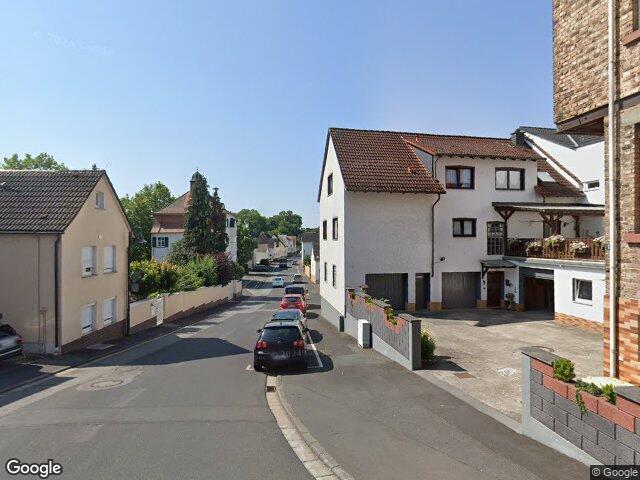 Zwangsversteigerung: Zweifamilienhaus in Bad Nauheim, Rödgen