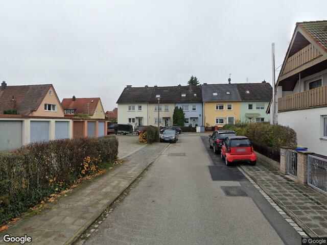 Zwangsversteigerung: Reihenhaus, Garage in Nürnberg