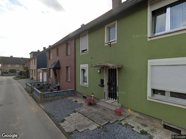 Zwangsversteigerung: Zweifamilienhaus, Garage in Baesweiler