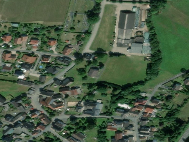 Zwangsversteigerung: Einfamilienhaus, land- und forstwirtschaftlich genutztes Grundstück, Wohnhaus mit Garage in Dautphetal, Mornshausen