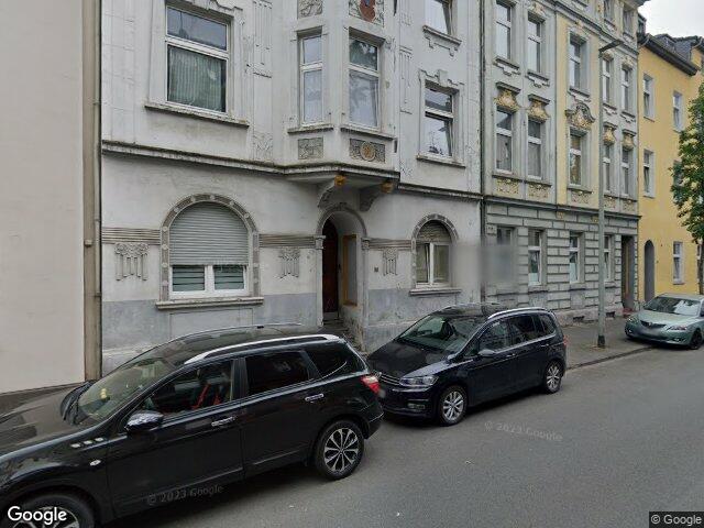 Zwangsversteigerung: Garagenhof, Wohnhaus + 2 Garagen in Duisburg, Hochfeld