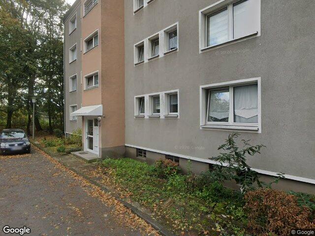 Zwangsversteigerung: Einfamilien-Doppelhaus mit PKW-Stellplatz sowie Miteigentum an Wegeflächen und einer Garagen- und Stellplatzanlage in Gladbeck, Brauck