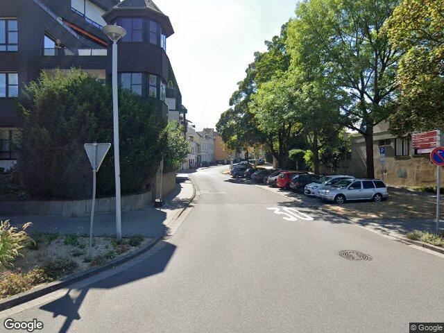 Zwangsversteigerung: unbebaute Freifläche, die als PKW-Stellplatzfläche genutzt wird; unterkellert in Andernach