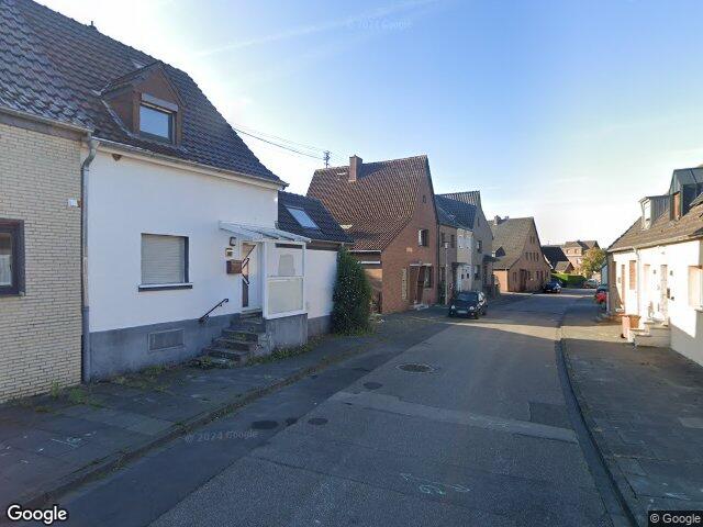 Zwangsversteigerung: Zweifamilienhaus, Garage in Erftstadt, Liblar