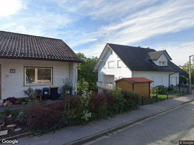 Zwangsversteigerung: Einfamilienhaus, Garage in Grub am Forst