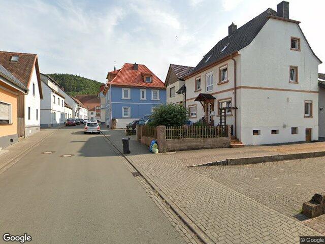 Zwangsversteigerung: Einfamilienhaus, mit Scheune in Kindsbach