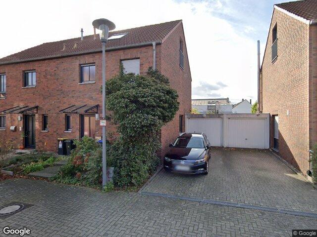 Zwangsversteigerung: Doppelhaushälfte in Köln, Rondorf