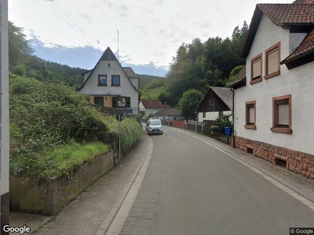 Zwangsversteigerung: Einfamilienhaus, Garage in Elmstein