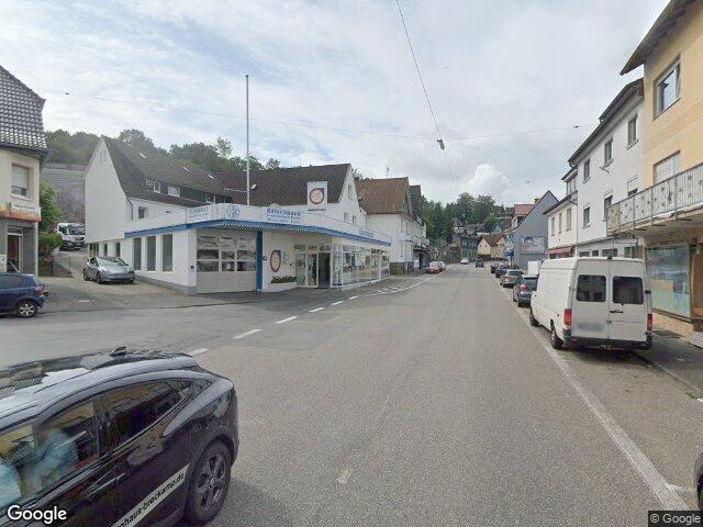 Zwangsversteigerung: Mehrfamilienhaus sowie unbebaut (Gehweg) in Wissen