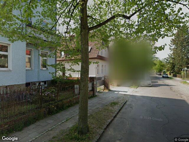 Zwangsversteigerung: Mehrfamilienhaus in Berlin, Buch