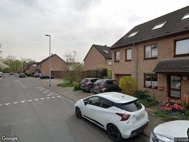 Zwangsversteigerung: Kfz-Stellplatz, Mehrfamilienhaus in Wesseling, Berzdorf