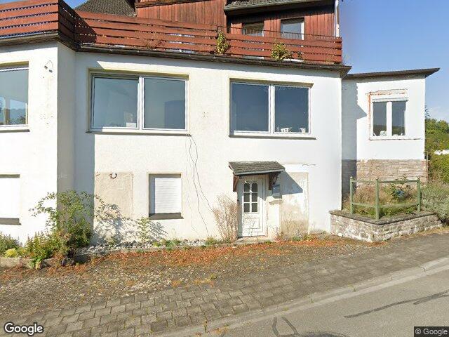 Zwangsversteigerung: Kfz-Stellplatz, Eigentumswohnung (ab 5 Zimmer) in Marsberg, Bredelar