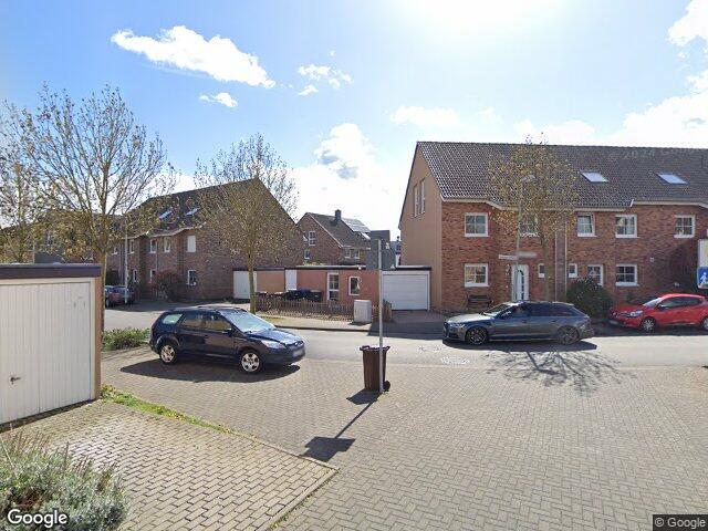 Zwangsversteigerung: Zweifamilienhaus, Kfz-Stellplatz in Pulheim
