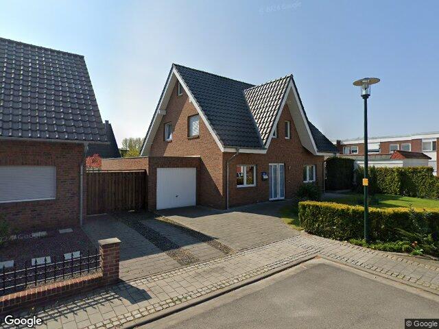 Zwangsversteigerung: Einfamilienwohnhaus mit Flachdachgarage in Weeze