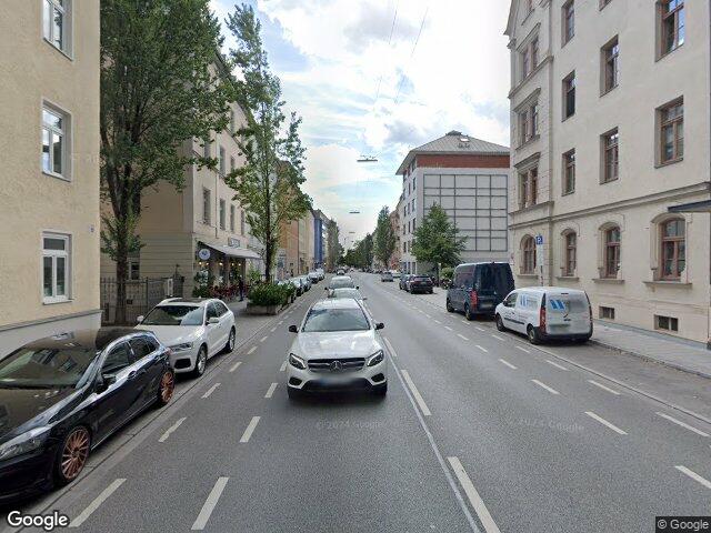 Zwangsversteigerung: Eigentumswohnung (3 bis 4 Zimmer), Kfz-Stellplatz (Tiefgarage) in München