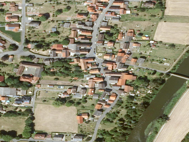 Zwangsversteigerung: Zweifamilienhaus, Garage, und Werkstattgebäude in Eschwege, Albungen