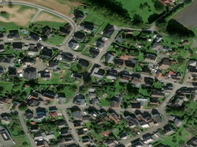 Zwangsversteigerung: Einfamilienhaus, Garage in Greifenstein, Allendorf