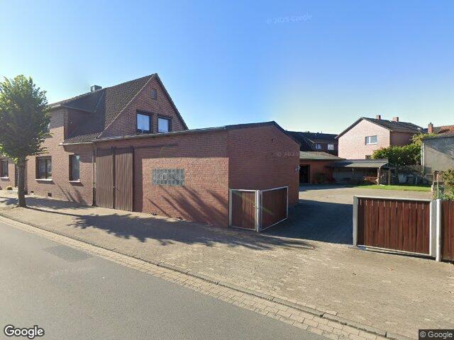 Zwangsversteigerung: Einfamilienhaus, mit Einliegerwohnung mit Einzelgarage und Doppelcarport in Wittingen, Knesebeck