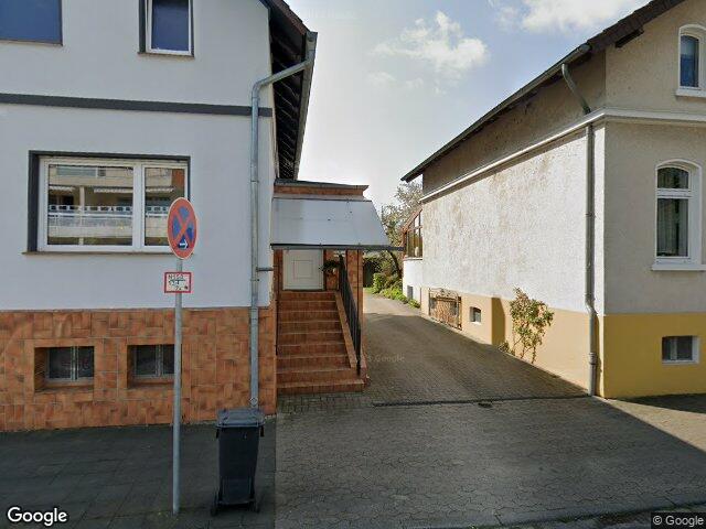 Zwangsversteigerung: Reihenendhaus mit Fertiggarage, Miteigentumsanteil an Verkehrsflächen in Bad Salzuflen