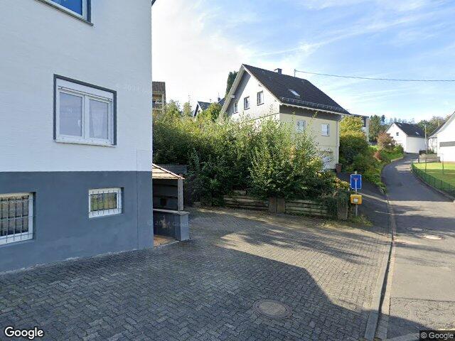 Zwangsversteigerung: Einfamilienhaus mit Einliegerwohnung in Kirchen, Herkersdorf