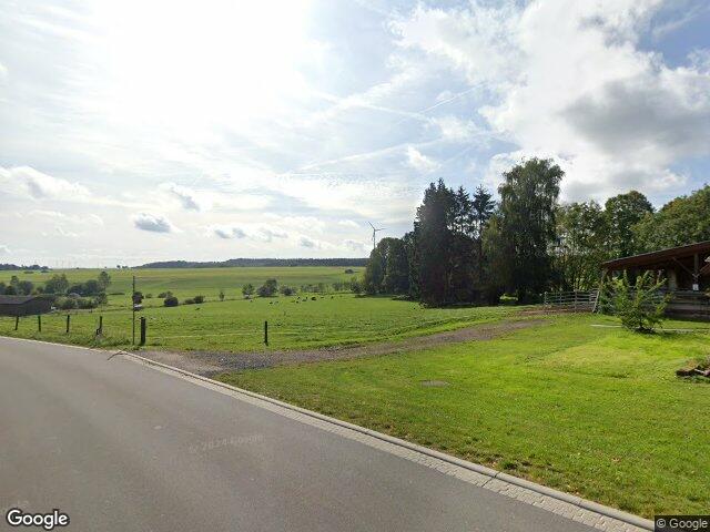 Zwangsversteigerung: Einfamilienhaus, mit großer Garagenanlage in Freiensteinau, Reichlos