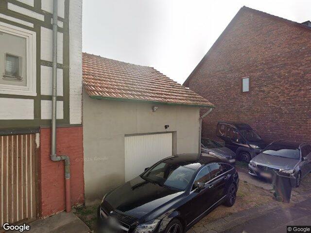 Zwangsversteigerung: Einfamilienhaus, Garage in Alheim, Heinebach