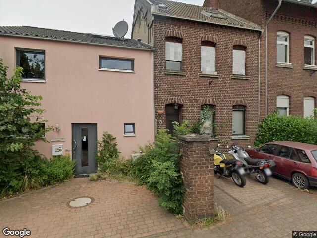 Zwangsversteigerung: Einfamilienhaus, Einfamilienhausgrundstück, übertief, bebaut mit Reihenmittelhaus; das Einfamilienhaus konnte nicht von innen besichtigt werden. in Jüchen, Bedburdyck