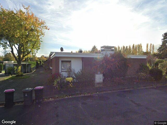 Zwangsversteigerung: Einfamilienhaus, (genaue Bezeichnung: 2 Einfamilienhäuser),3 Garagen in Neuss, Reuschenberg