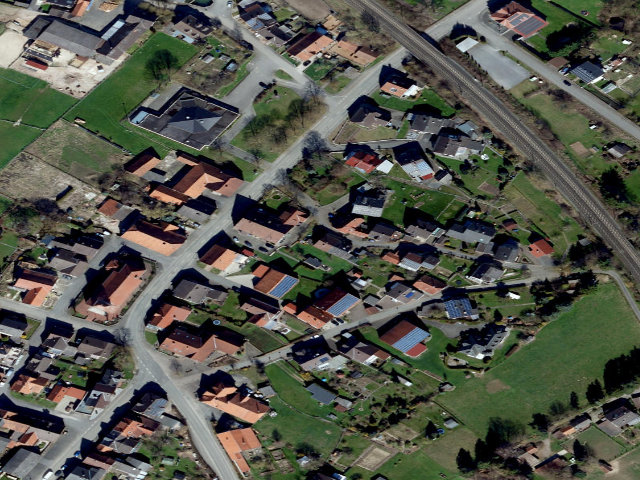 Zwangsversteigerung: Doppelhaushälfte in Warburg, Nörde