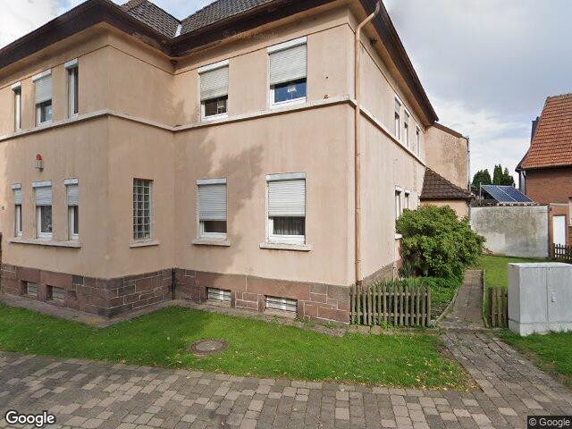 Zwangsversteigerung: gewerblich genutztes Grundstück, Zweifamilienhaus, Kfz-Stellplatz, Gewerbeeinheit (z.B. Laden, Büro), Garage, Zweifamilienhaus und gewerblich nutzbare Nebengebäude in Höxter, Lüchtringen