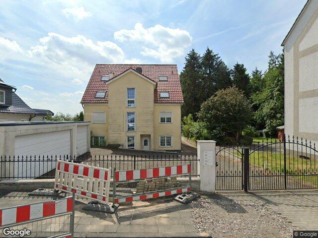 Zwangsversteigerung: Kfz-Stellplatz, Eigentumswohnung (3 bis 4 Zimmer), Sondernutzungsrecht Garten in Solingen, Gräfrath