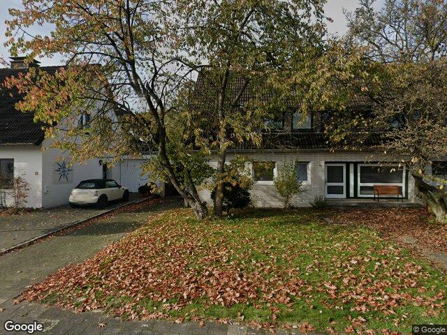 Zwangsversteigerung: freistehendes Wohnhaus, zwei Garagen in Neuss, Norf