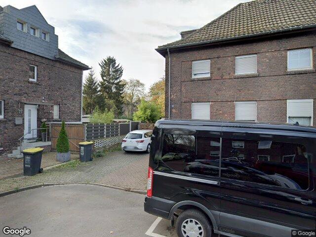 Zwangsversteigerung: Zweigeschossige Doppelhaushälfte in Duisburg, Beeckerwerth