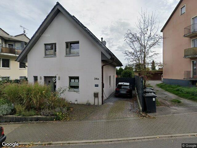 Zwangsversteigerung: Mehrfamilienhaus, integrierte Garagen in Heiligenhaus