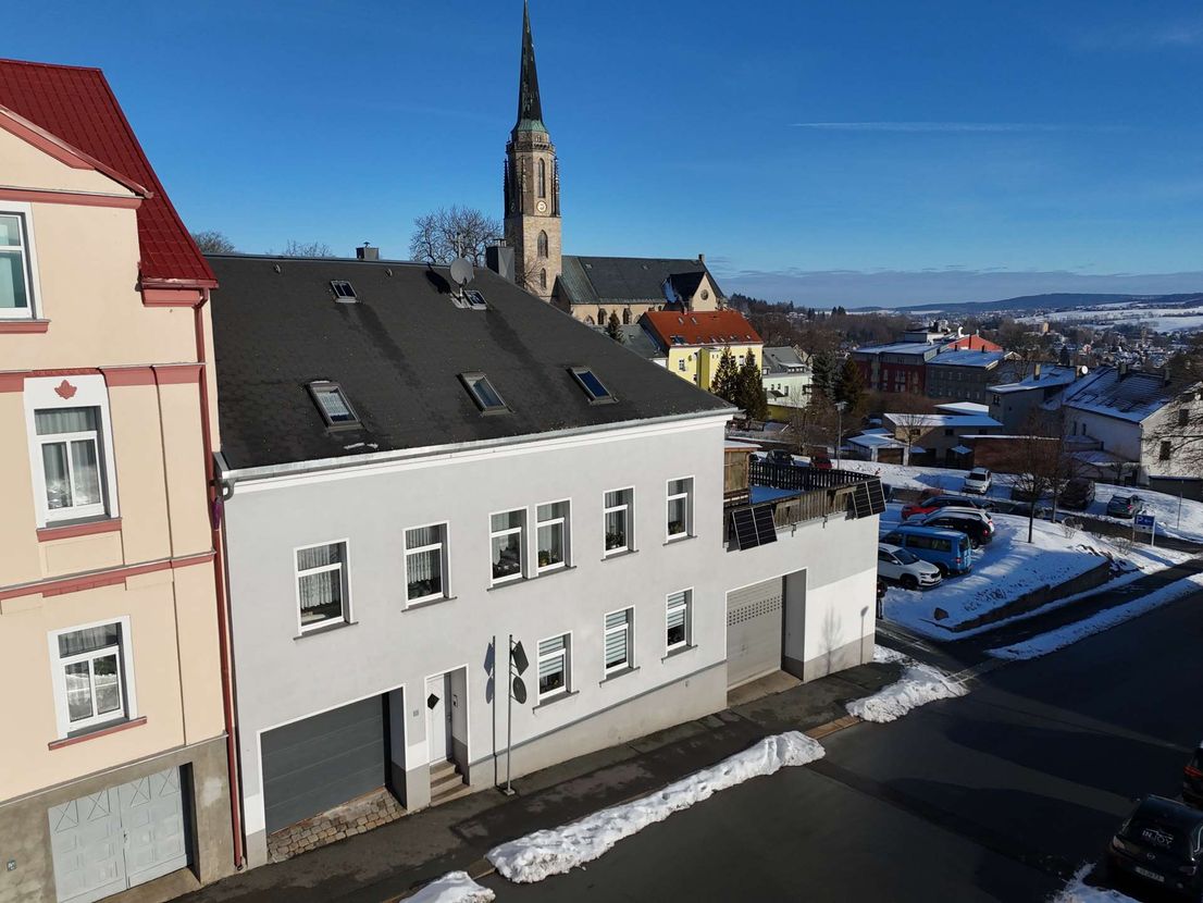 Viel Platz für Familie & Handwerk – Haus mit Halle in Falkenstein